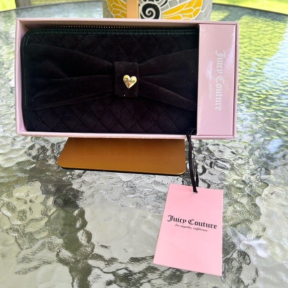 NWT-Juicy Couture Black Velvet wallet. - Picture 1 of 6